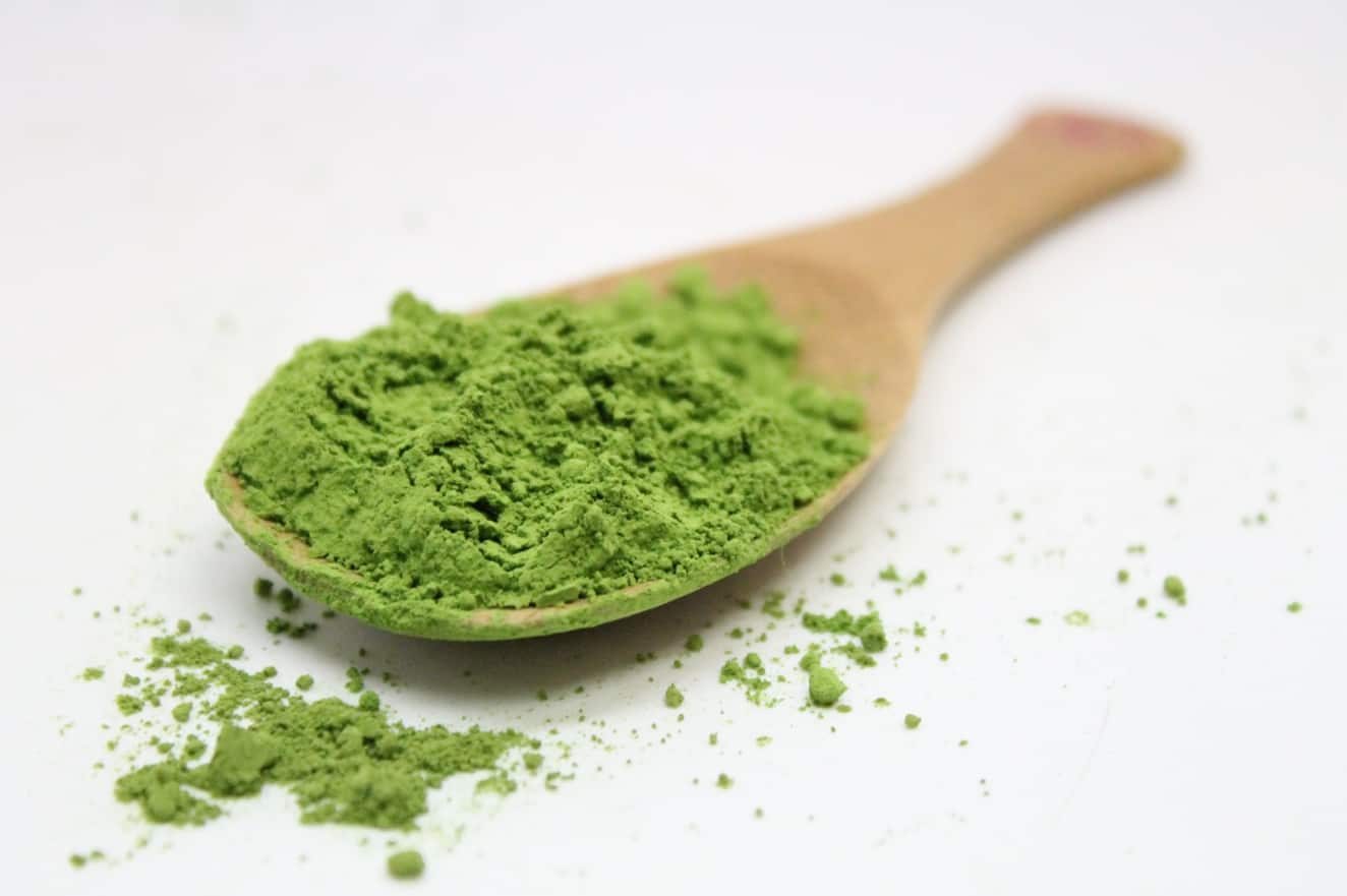 Top 3 tác dụng của bột trà xanh Matcha với sức khỏe& sắc đẹp sau tuổi 25