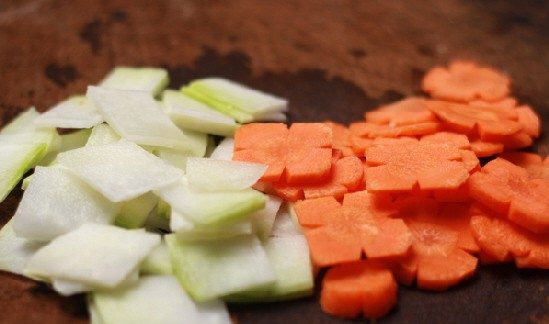 Đu đủ và cà rốt thái miếng nhỏ